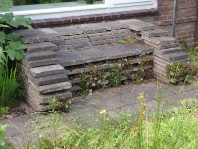 Bankjes - Drie jaar geleden was hier geen tuin maar een tegelvlak